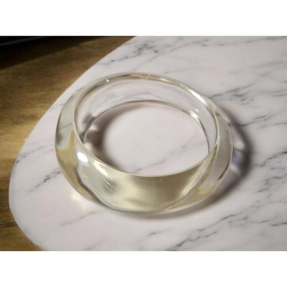 Vintage Lucite Bangle, 1950's Chunky Bracelet, Clear Retro Fashion Jewelry - Picture 6 of 9
